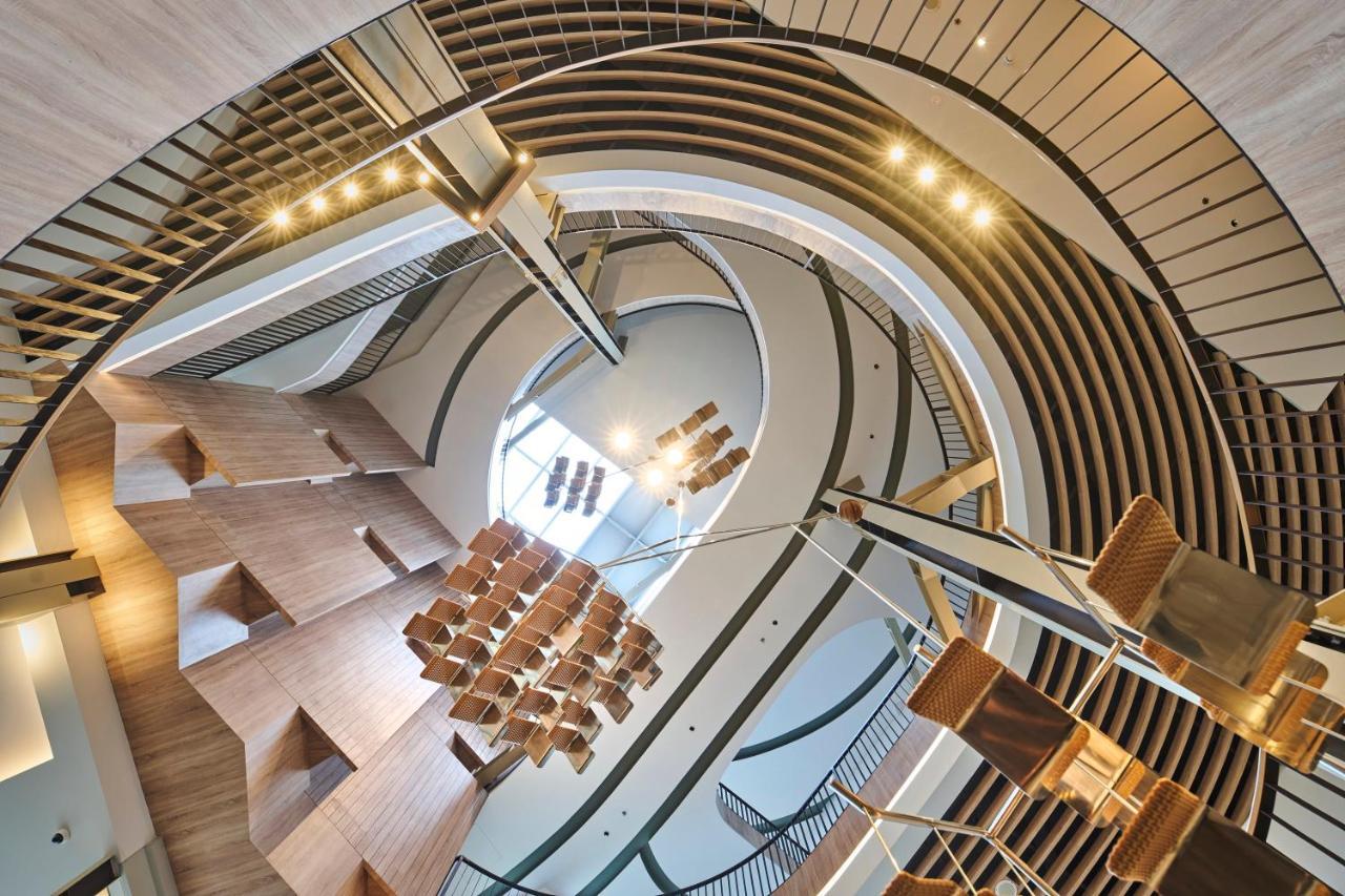 The Botanica Sanctuary Puncak Exterior foto The staircase