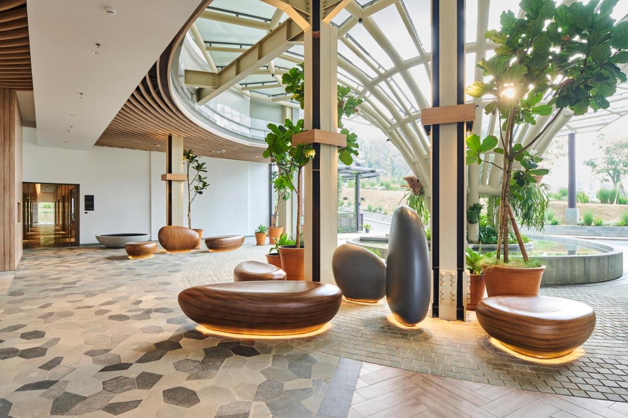 The Botanica Sanctuary Puncak Exterior foto The lobby of the hotel
