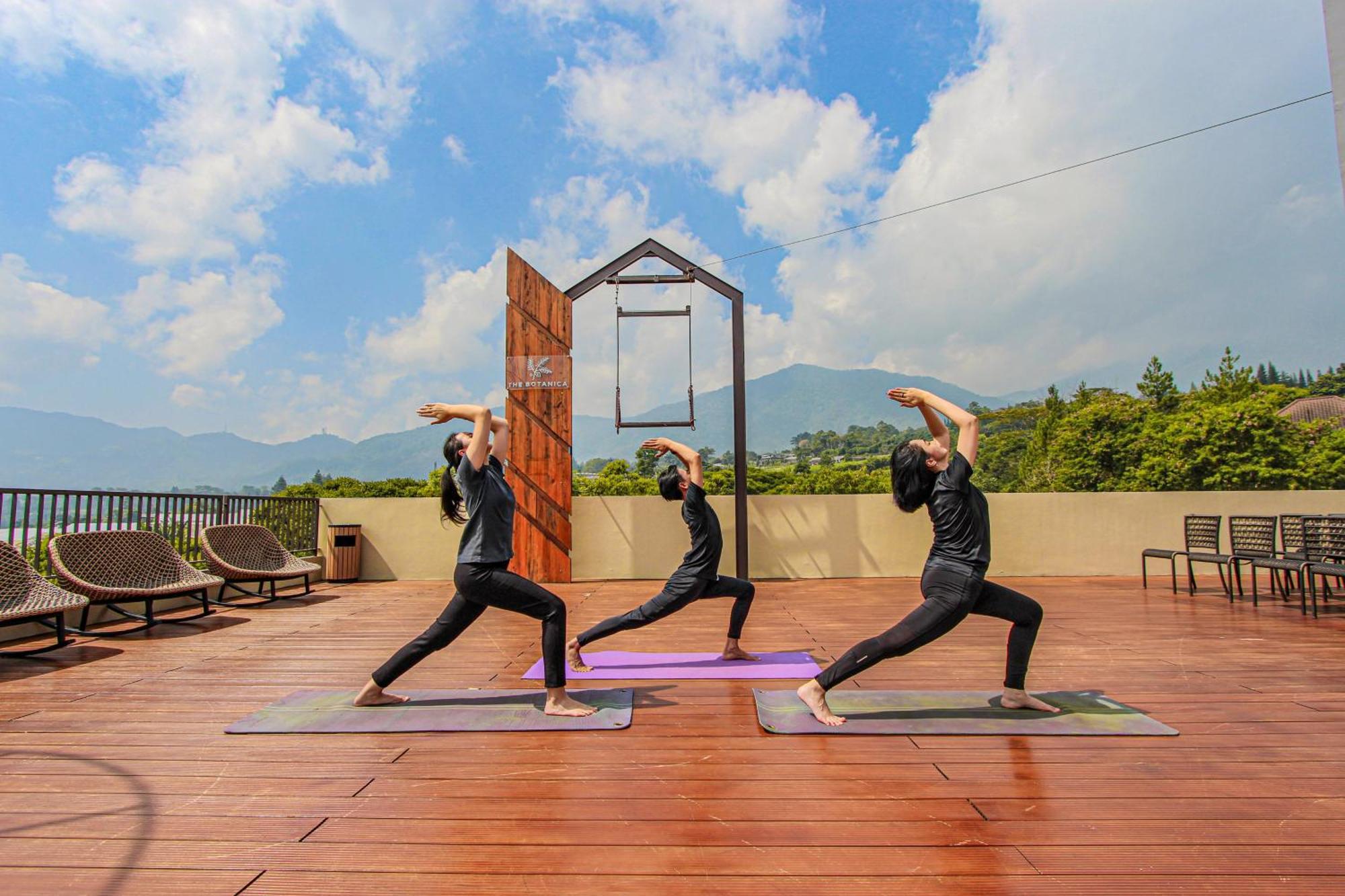 The Botanica Sanctuary Puncak Exterior foto The Yoga Deck