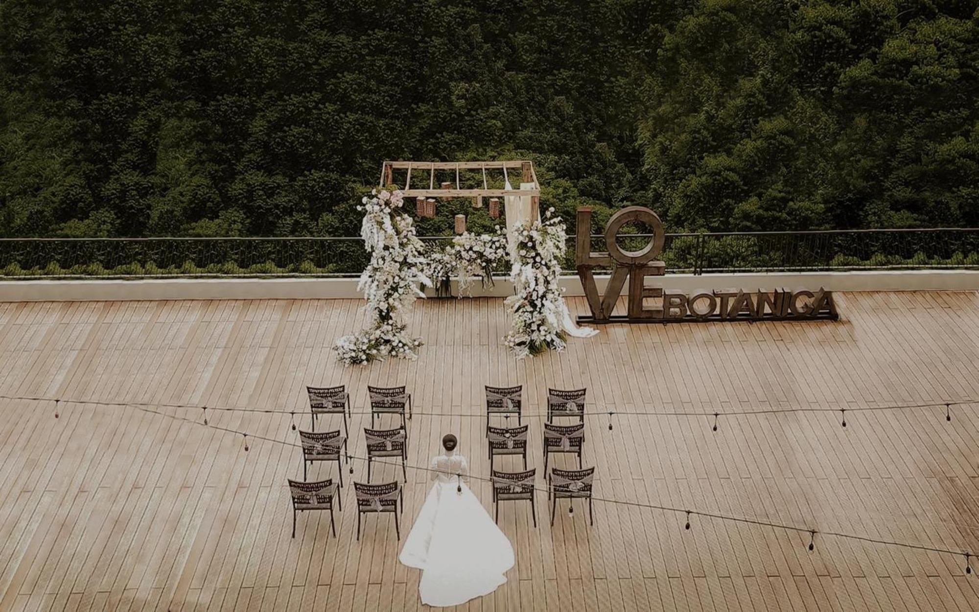 The Botanica Sanctuary Puncak Exterior foto Wedding ceremony at the top of the observation tower